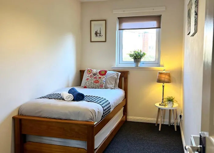 Stylish Modern Flat With Juliet Balcony & Parking Διαμέρισμα *