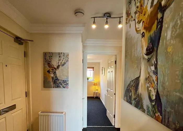 Stylish Modern Flat With Juliet Balcony & Parking