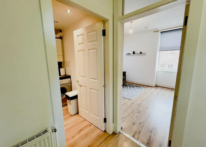 Chic Retreat In Ibrox *