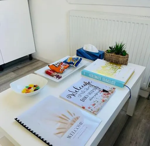 Entire Private 1 Bedroom - Guest In Apartament