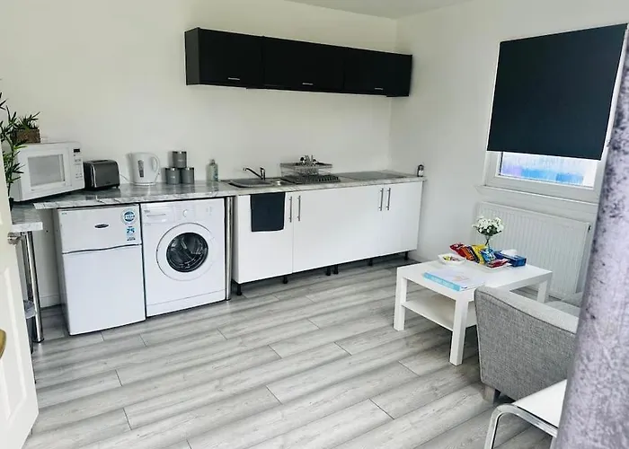 Entire Private 1 Bedroom - Guest In