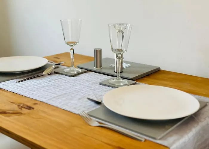 2 Bed Entire Upper Flat In Appartement *