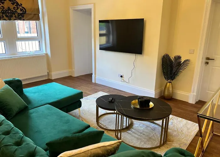 3 Bed - Sleeps 7 - Free Parking - Location *