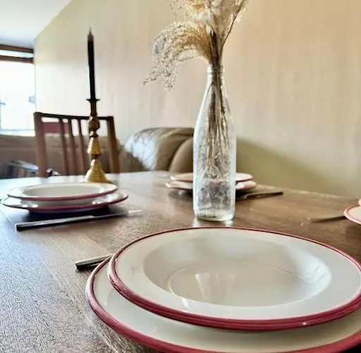 Two Bedroom Maisonette In The Heart Of The West End