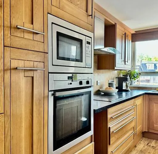 Two Bedroom Maisonette In The Heart Of The West End Appartement