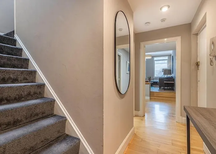 Bright And Duplex In Centre Glasgow