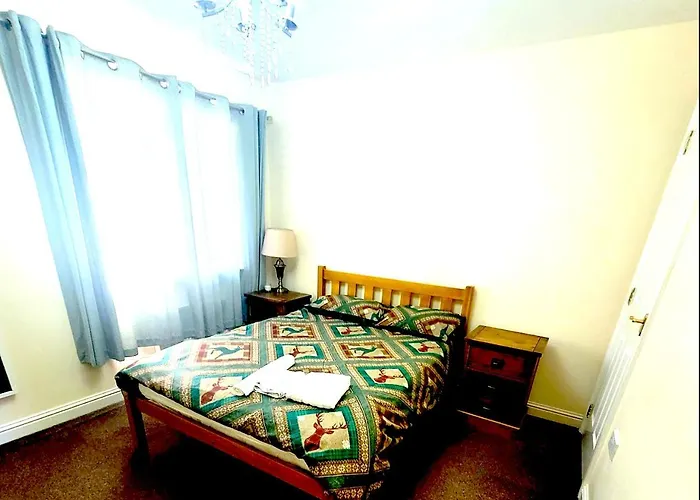 - Entire House - Free Parking , Free Super Fast Wifi , Private Garden & Parking Security Βίλα Γλασκώβη