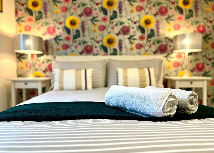 Ground Floor Flat With Free Parking & Wifi 公寓