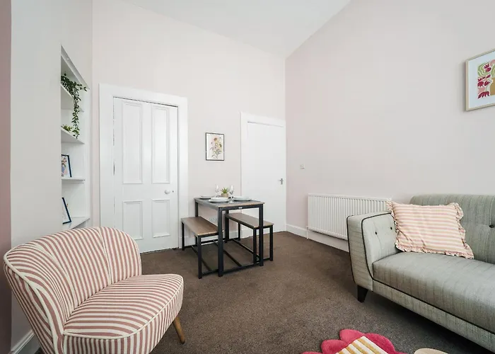 4 Beds - Gateway Getaway With Free Parking アパート *