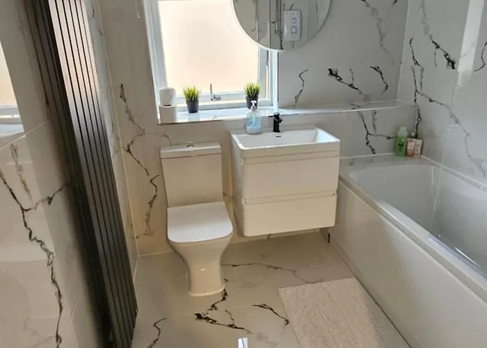 Σπίτι διακοπών Silverburn New House With Free Parking And Garden