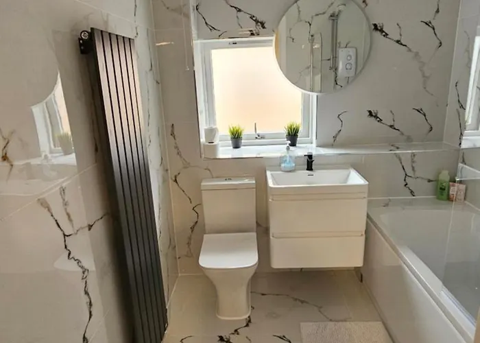 Silverburn New House With Free Parking And Garden *