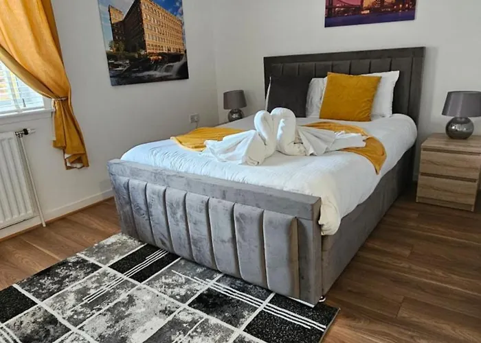 Silverburn New House With Free Parking And Garden