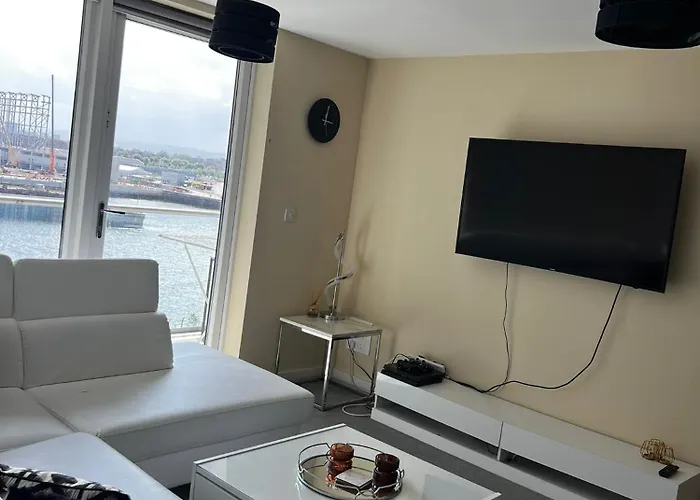 Harbour With River View アパート *