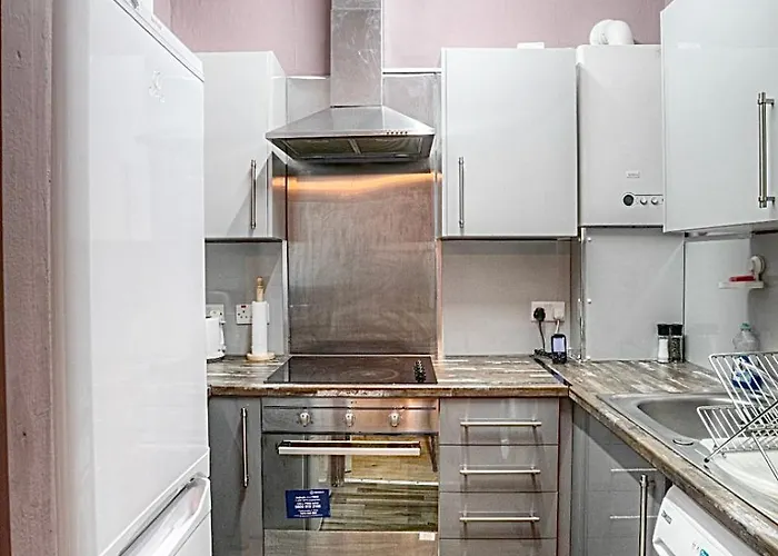 Charming 2 Bed In The Heart Of The West End *