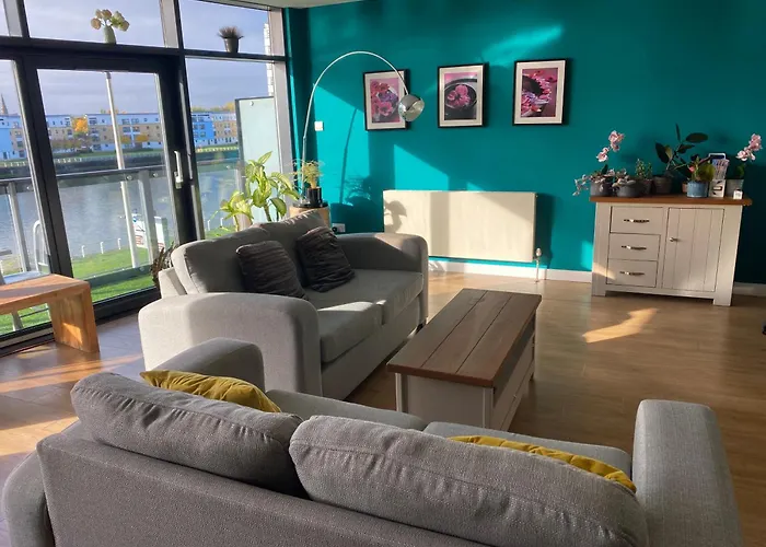 Metropolitan Nest - Easy Walk To Hydro & Secc Center Appartement