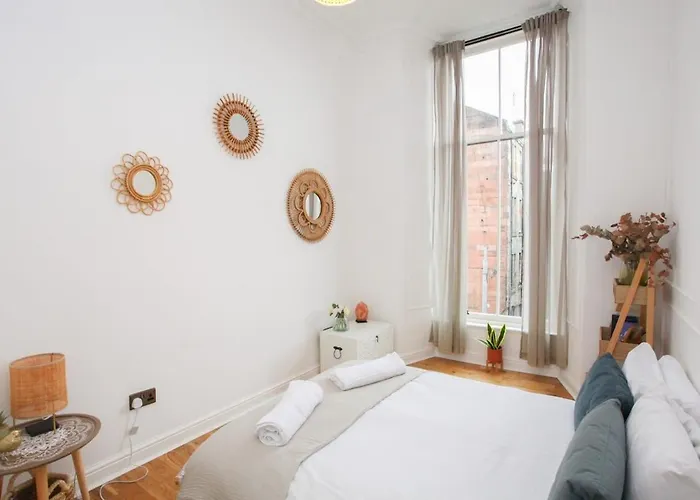 Lovely Spacious 2 Bed Flat *