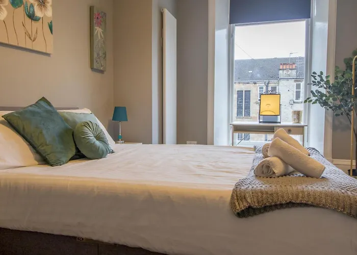 Wonderful West End - Pass The Keys *