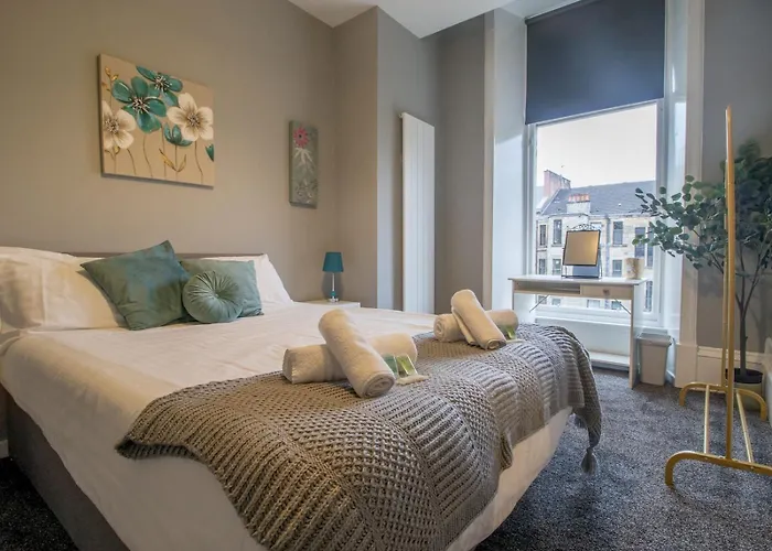 Wonderful West End - Pass The Keys * גלאזגו