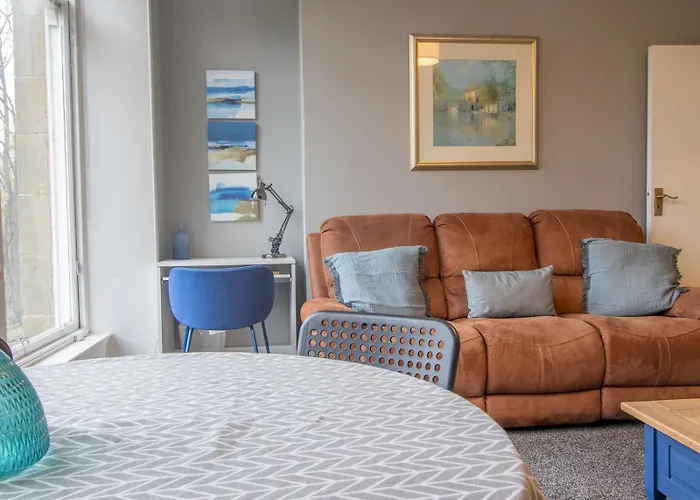 Wonderful West End - Pass The Keys *