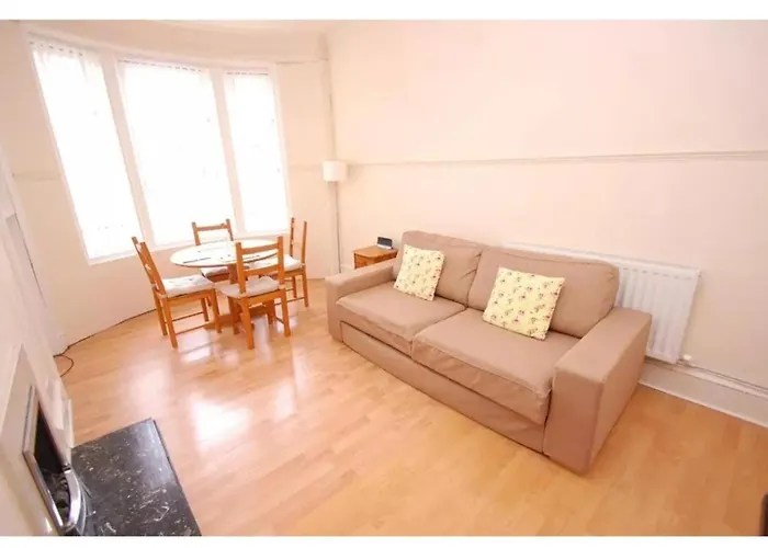 Apartament Flat In Close To Local Amenities *