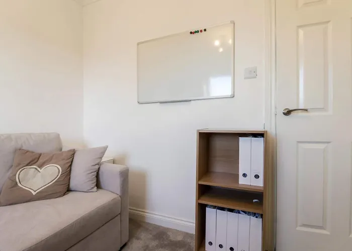 Semesterbostad Bonnie Home, Queens Park, Centre And Hampden Stadium Nearby *