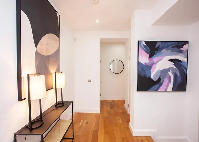 Charming Sandstone-basement In West End グラスゴー