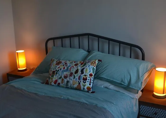 2 Bedroom Oasis In Centre *