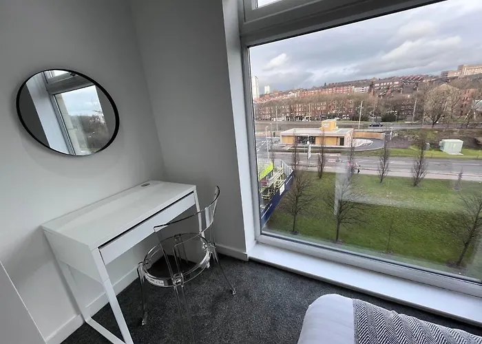 Stylish Newly Decorated 2 Bed * Glasgow