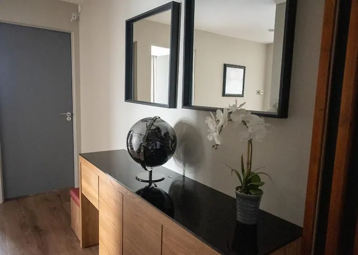 Stunning 3 Bed Penthouse In West End *