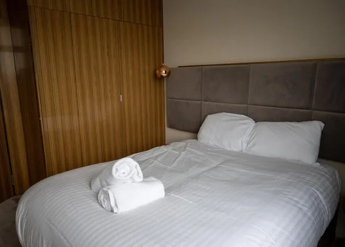 Stunning 3 Bed Penthouse In West End Glasgow