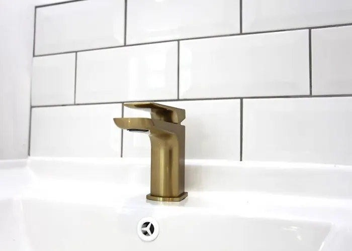 Three Bedroom Upper Flat In Jordanhill דירה גלאזגו