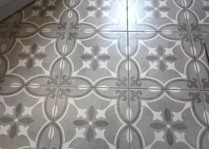 Three Bedroom Upper Flat In Jordanhill דירה