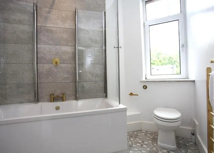 דירה Three Bedroom Upper Flat In Jordanhill *