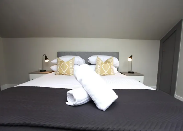 Three Bedroom Upper Flat In Jordanhill גלאזגו