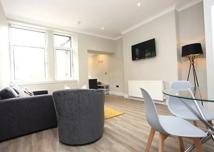 Three Bedroom Upper Flat In Jordanhill גלאזגו