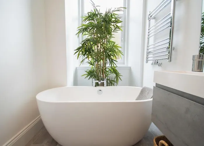 Stunning 3 Bed Flat In The Heart Of The West End גלאזגו