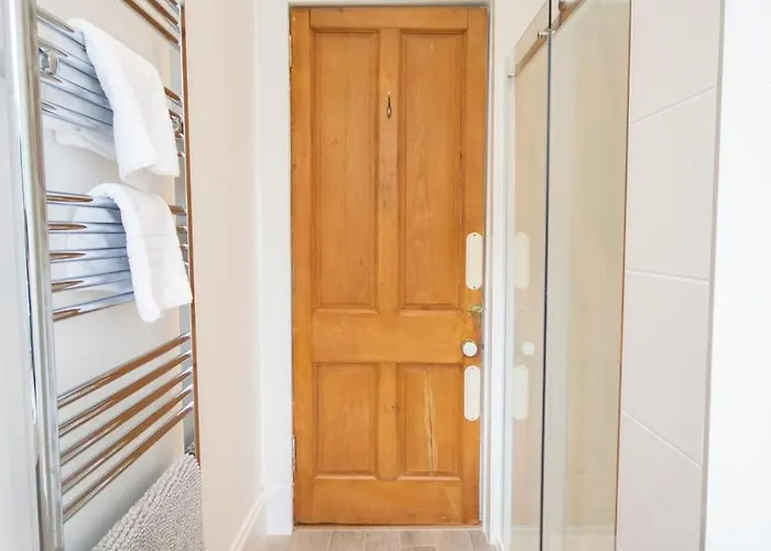 Stunning 3 Bed Flat In The Heart Of The West End * גלאזגו