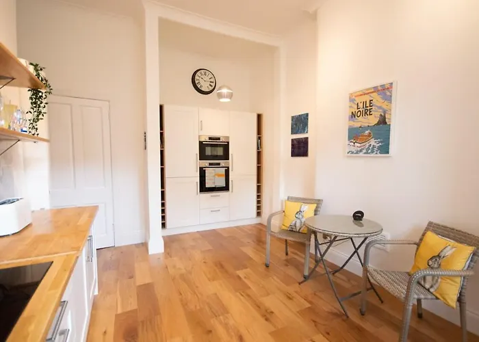 Stunning 3 Bed Flat In The Heart Of The West End * גלאזגו