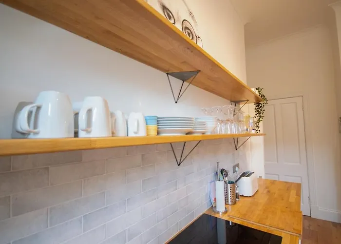 Casa de Férias Stunning 3 Bed Flat In The Heart Of The West End *