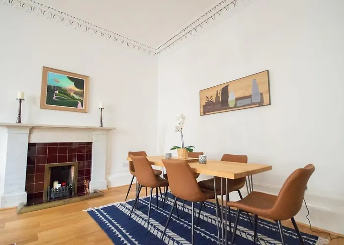 Stunning 3 Bed Flat In The Heart Of The West End * גלאזגו