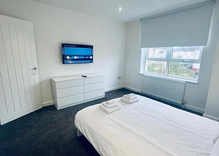 Modern 2 Bedroom House With Loft Conversion Lägenhet Glasgow