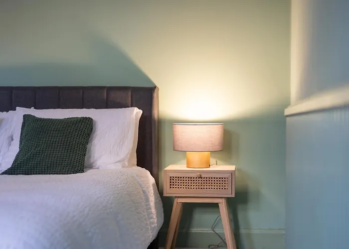 Extravagant 6 Bed Victorian Townhouse With Hot Tub * Глазго