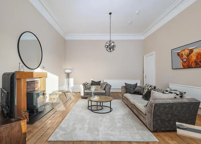 Extravagant 6 Bed Victorian Townhouse With Hot Tub *