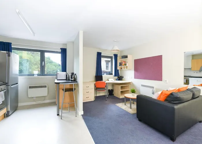 דירה For Student Only Student Roost Gibson Street *