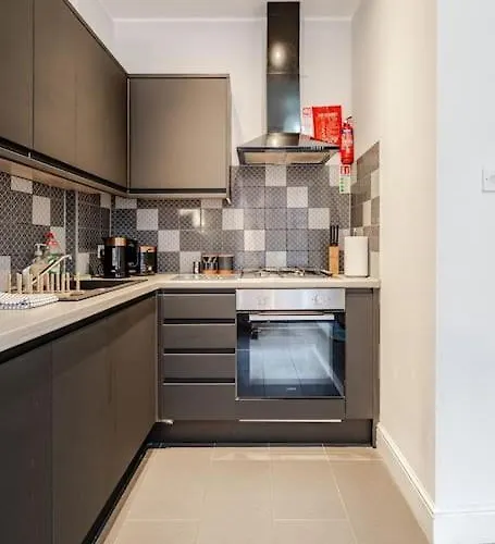 Stunning Ground Floor Flat In Southside. Appartamento *