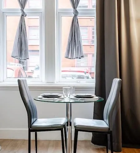 Stunning Ground Floor Flat In Southside.