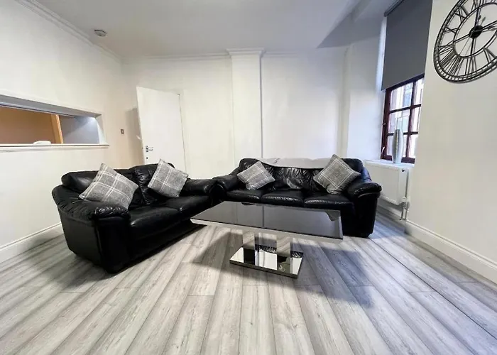 2 Bed In Centre! Апартаменты *