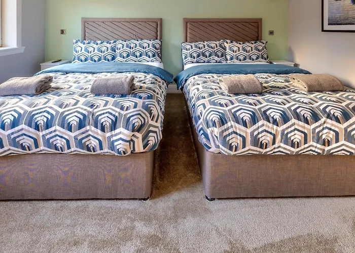 Cosy 4 Bedroom In - Free Parking Casa vacanze *