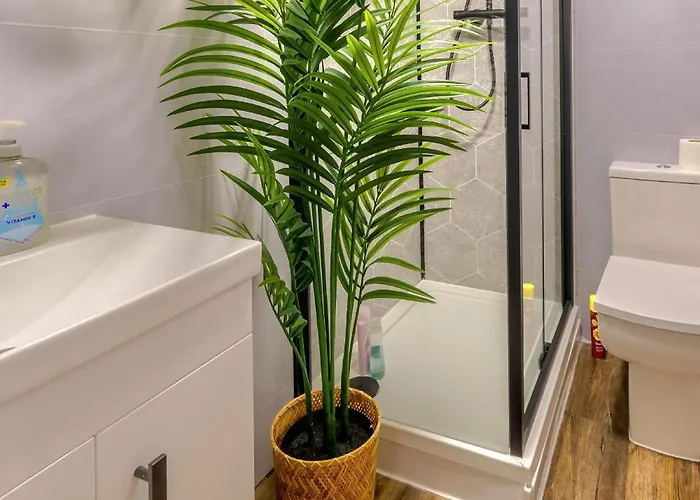 Cosy 4 Bedroom In - Free Parking Glasgow