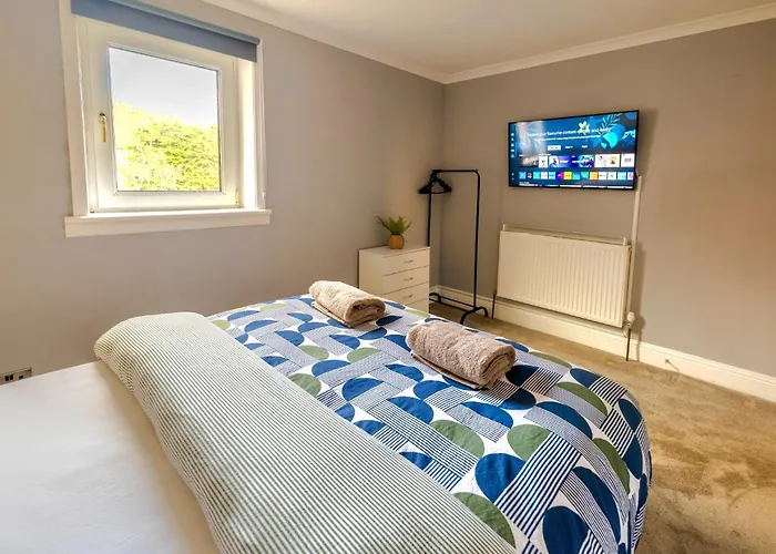 Cosy 4 Bedroom In - Free Parking * Glasgow